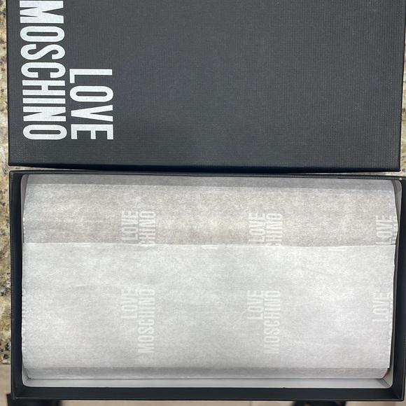 NWT Love Moschino Logo-Plaque Crocodile-Effect Wallet - Brown - Picture 2 of 12